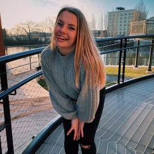 Meet your Posher, Hannah